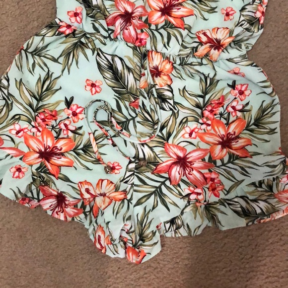 Beautiful romper - Picture 3 of 10